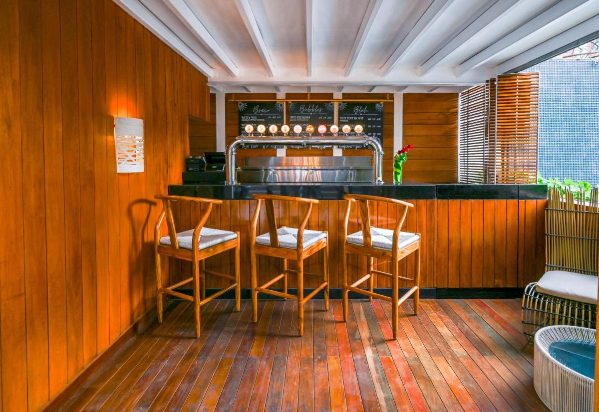 a bar with a table and chairs in a restaurant at The Park Bangalore, MG Road in Bengaluru a bar with a table and chairs in a restaurant at The Park Bangalore, MG Road in Bengaluru