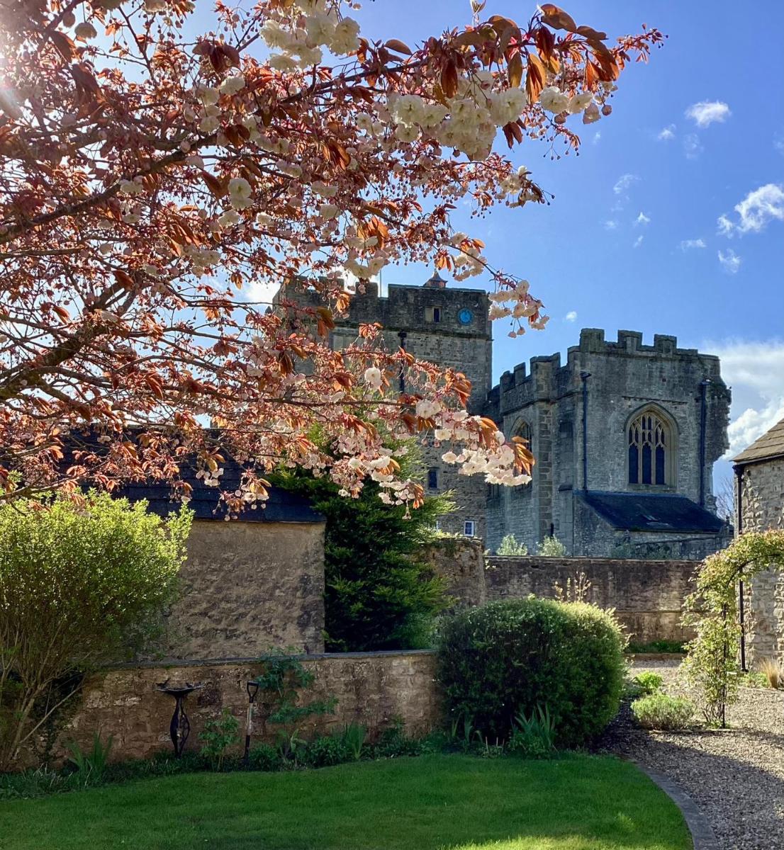 The Garden Suites at Snape Castle Mews - Housity