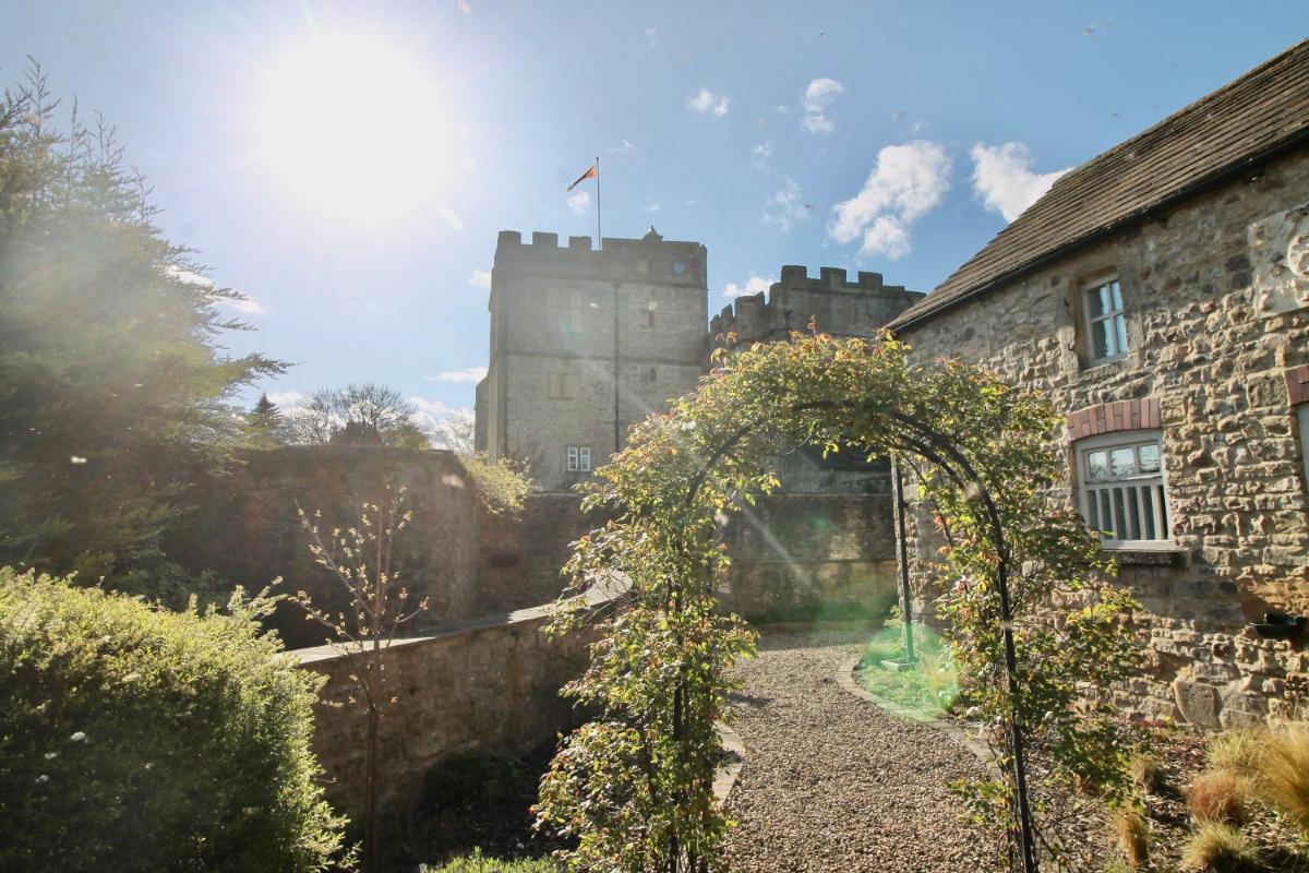 The Garden Suites at Snape Castle Mews - Housity