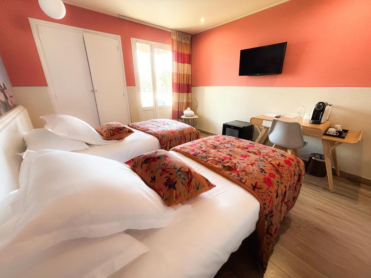 Télévision ou salle de divertissement dans l'établissement Ostella Spa & Resort