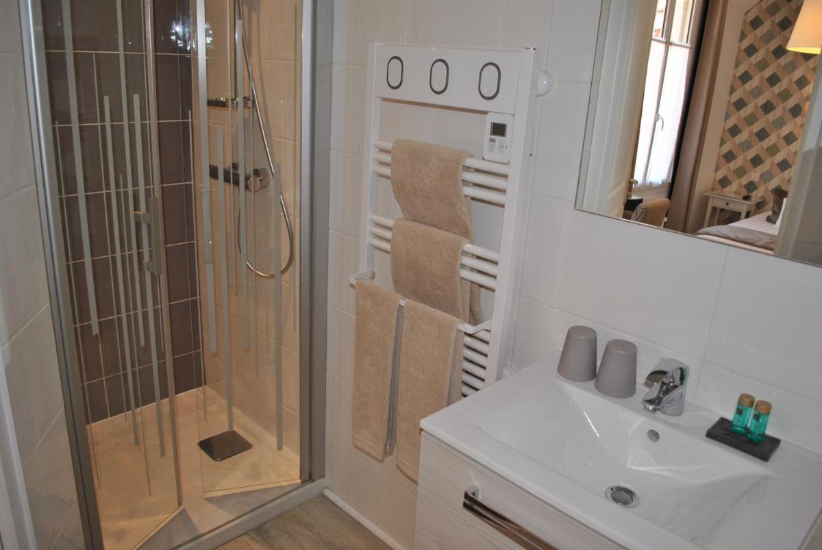 Salle de bains dans l'établissement Hotel Ty Gwenn La Baule