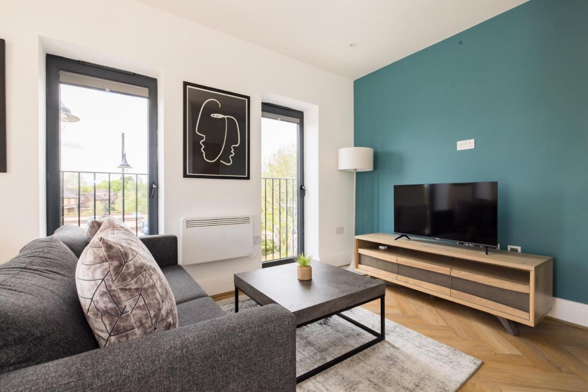 Charles Hope Staines Riverside - Housity