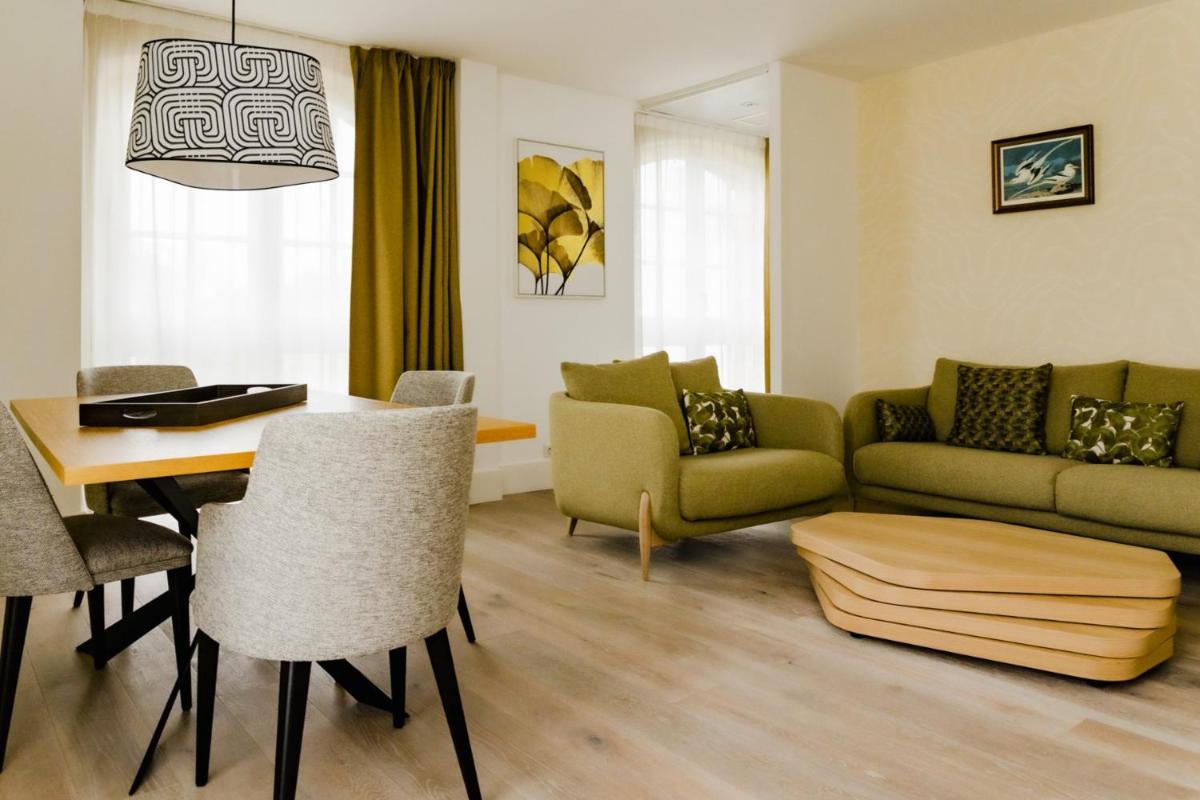 Coin salon dans l'établissement Hôtel Ginkgo - SPA Biloba