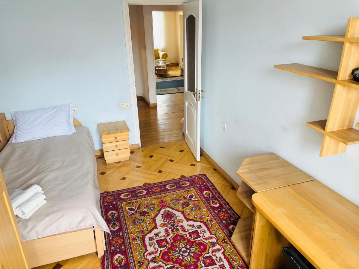 Suitetrails - Nalbandyan Apartment