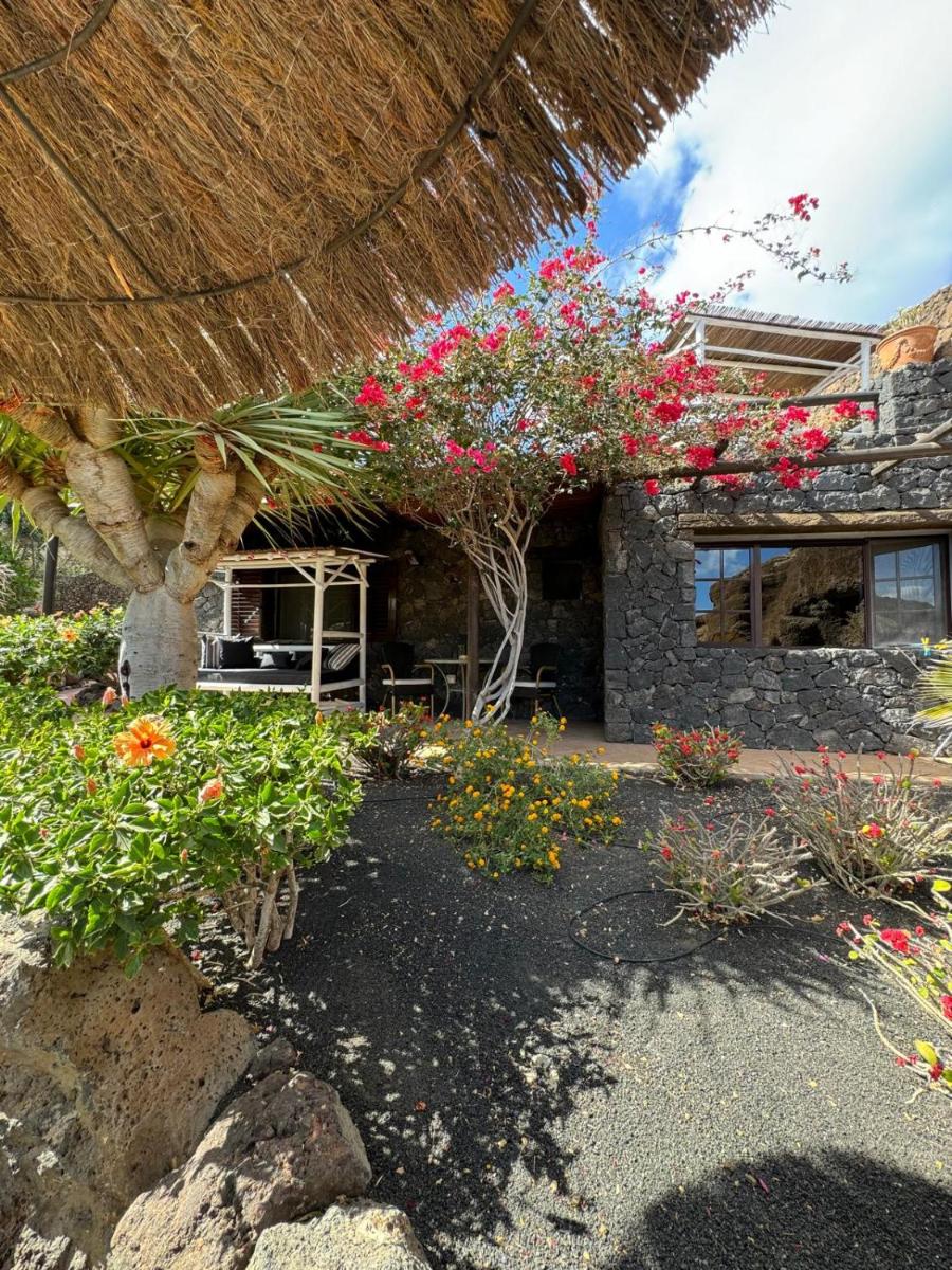 Castillo Lanzarote Villa Bailey - Luxury Villa - Pet friendly with heated Pool - Housity