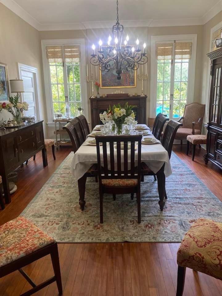 Jenny's Downtown Hideaway Bed and Breakfast - Housity