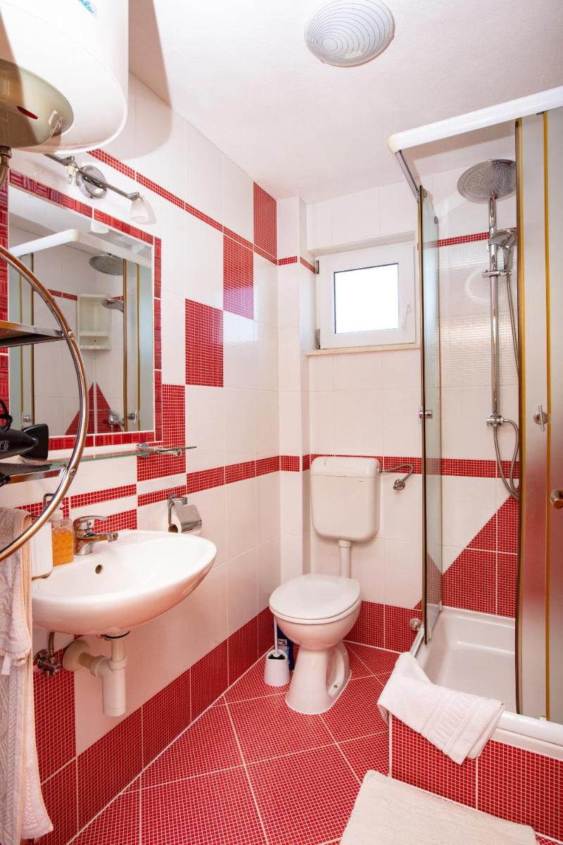 Apartments by the sea Rogoznica - 17129 - Housity