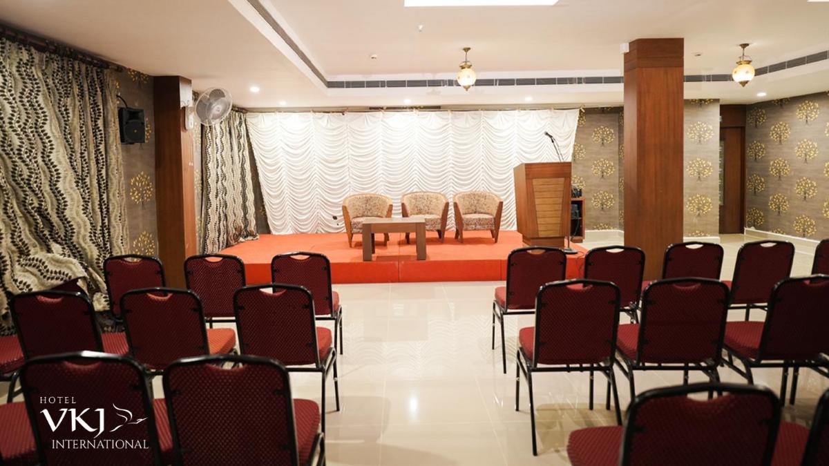 Hotel VKJ International Kuttampuzha - Housity