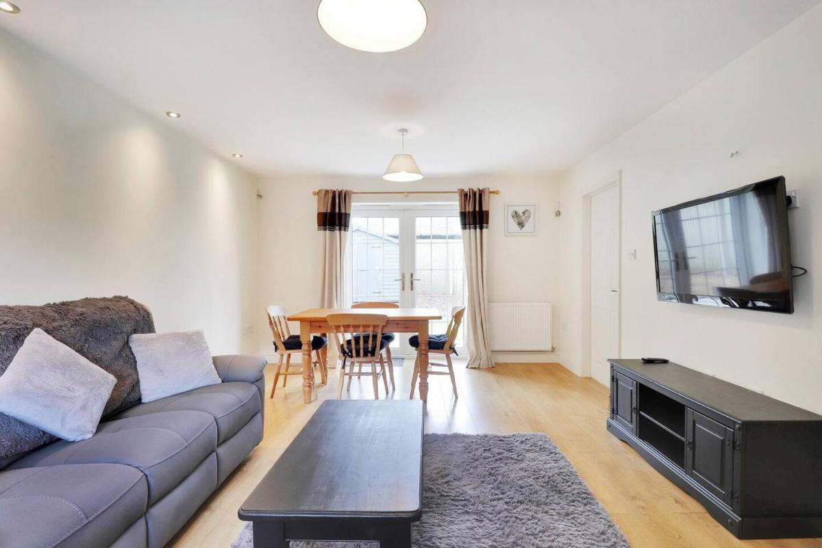 Pass the Keys Cute cottage in Pembury with parking - Housity