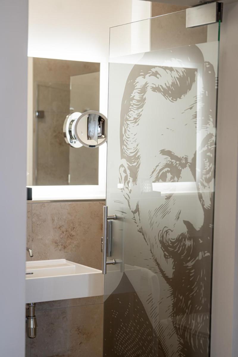 Ein Badezimmer in der Unterkunft Maxim Suites by Elias Holl