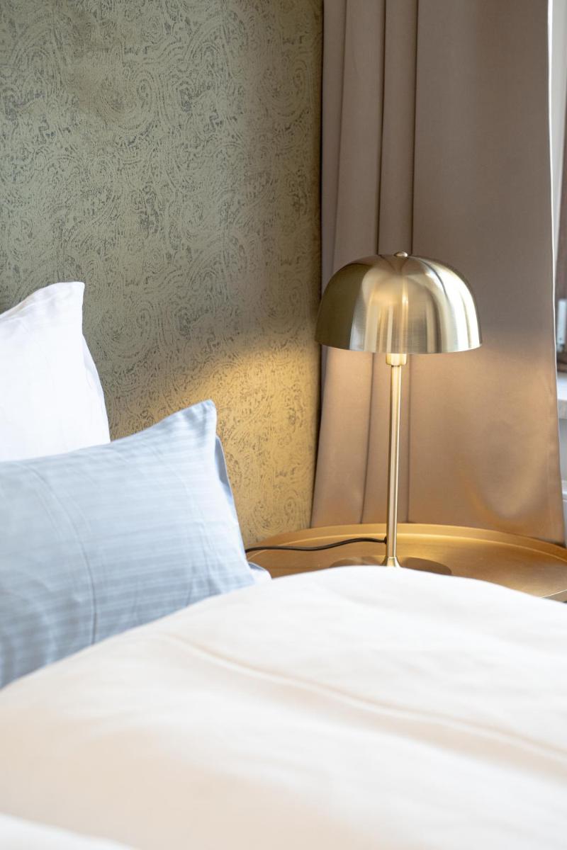 Ein Bett oder Betten in einem Zimmer der Unterkunft Maxim Suites by Elias Holl