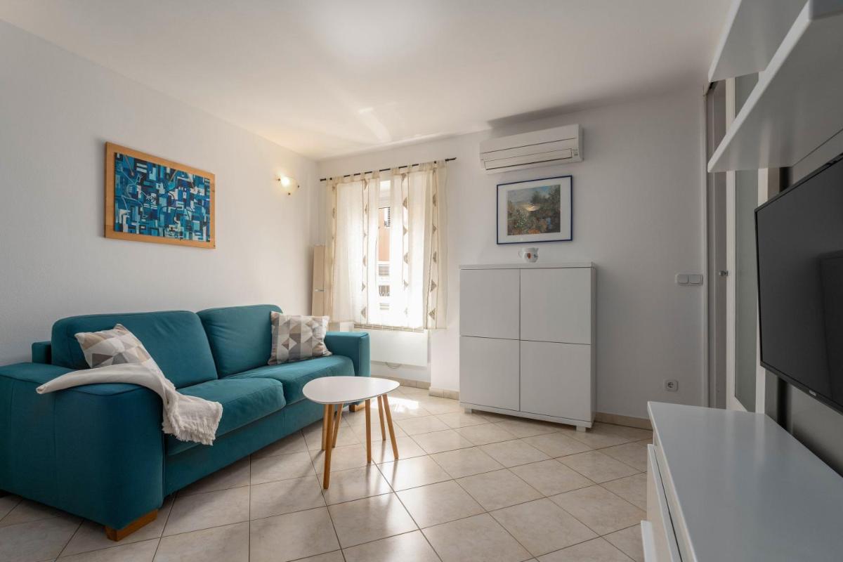 Degrassi Square Apartments - Housity