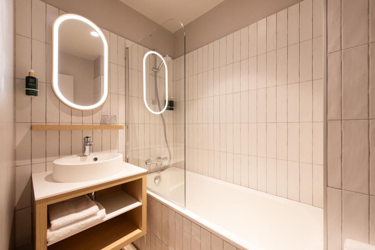 Salle de bains dans l'établissement La Maison OBONO Hôtel & Spa
