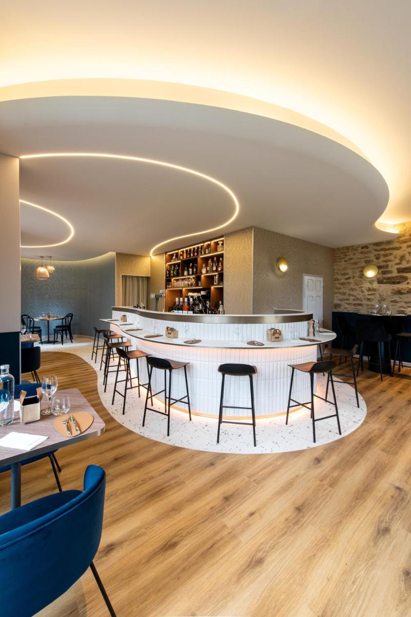 Salon ou bar de l'établissement La Maison OBONO Hôtel & Spa