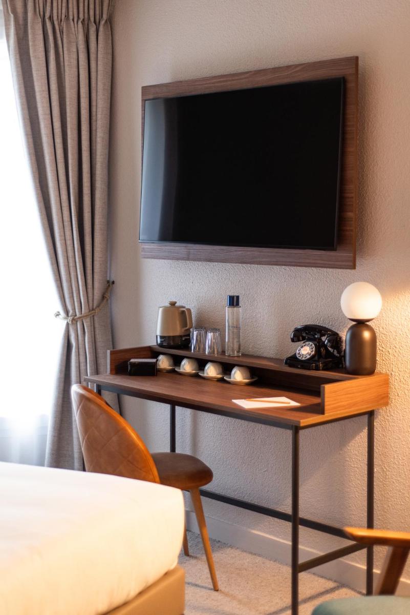 Télévision ou salle de divertissement dans l'établissement La Maison OBONO Hôtel & Spa