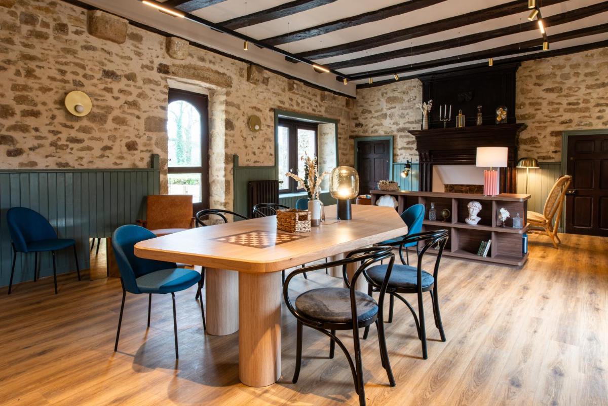 Coin salon dans l'établissement La Maison OBONO Hôtel & Spa