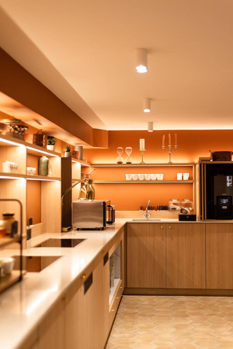 Cuisine ou kitchenette dans l'établissement La Maison OBONO Hôtel & Spa