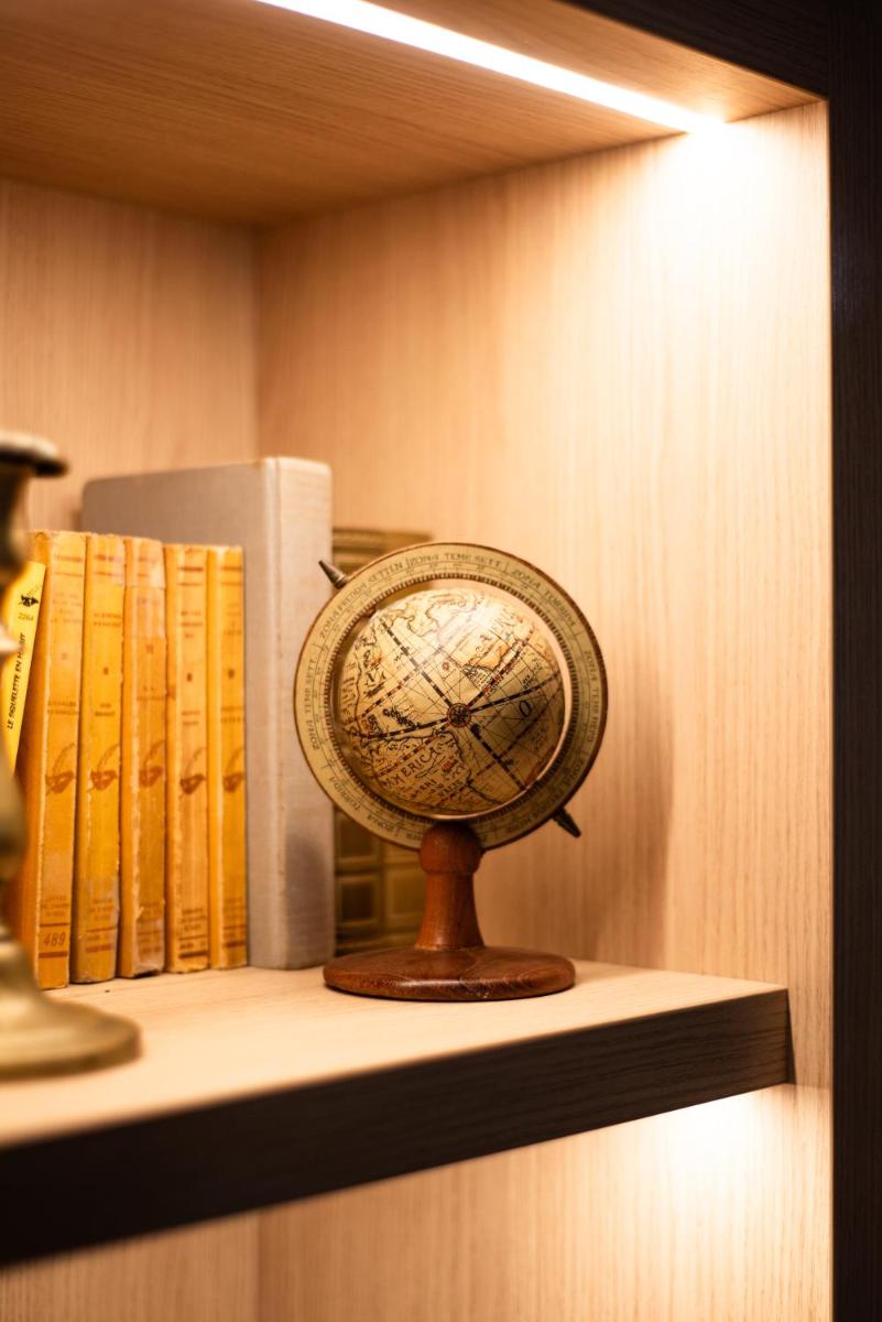Bibliothèque dans l'hôtel