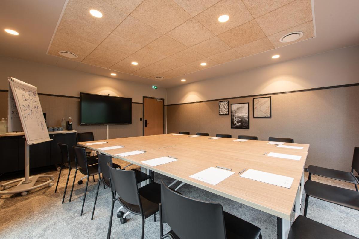 Espace de conférence ou salle de réunion dans l'établissement La Maison OBONO Hôtel & Spa
