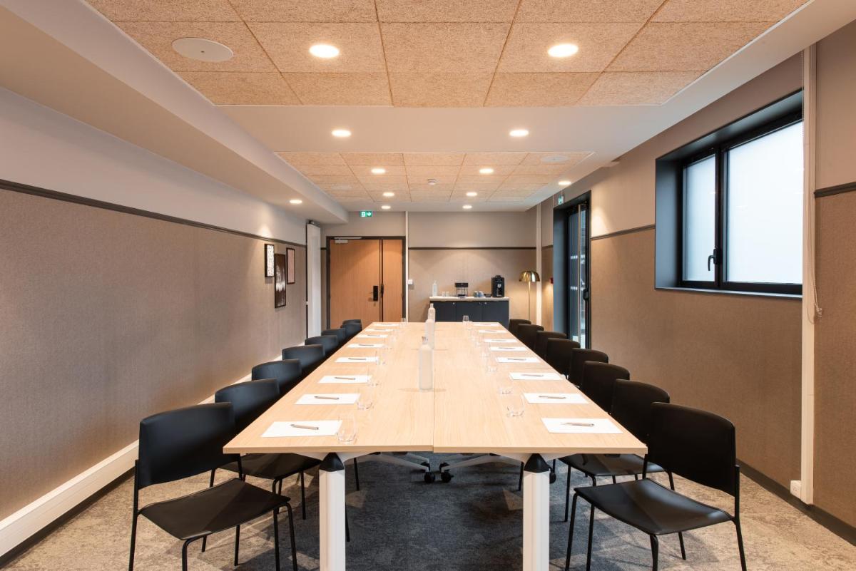 Espace de conférence ou salle de réunion dans l'établissement La Maison OBONO Hôtel & Spa