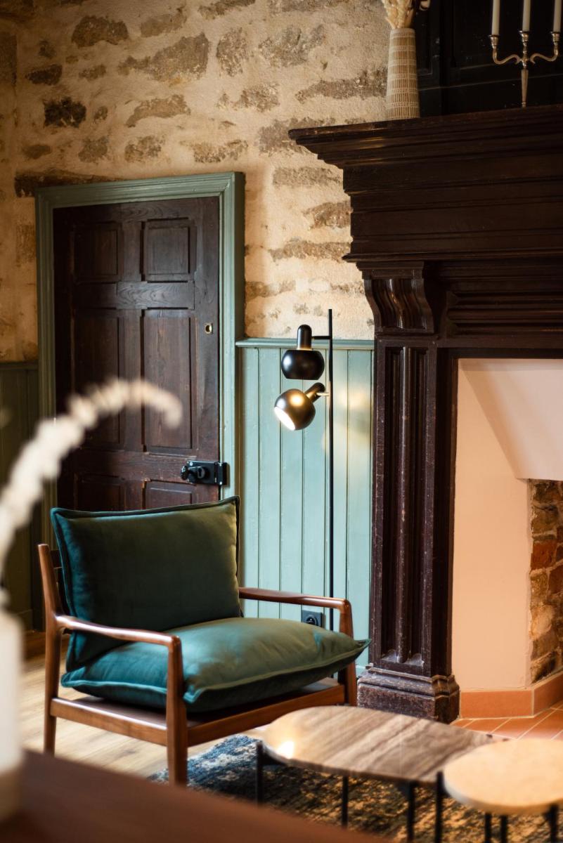 Coin salon dans l'établissement La Maison OBONO Hôtel & Spa