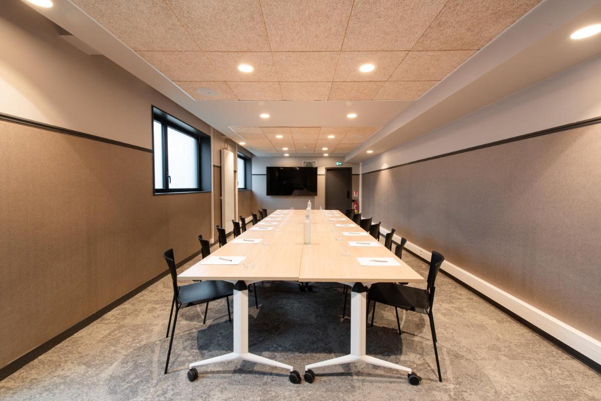 Espace de conférence ou salle de réunion dans l'établissement La Maison OBONO Hôtel & Spa