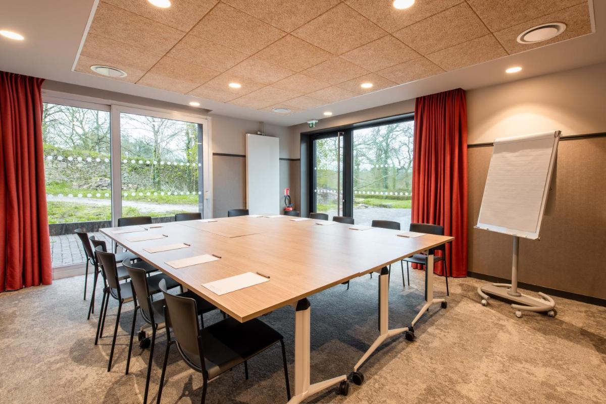Espace de conférence ou salle de réunion dans l'établissement La Maison OBONO Hôtel & Spa