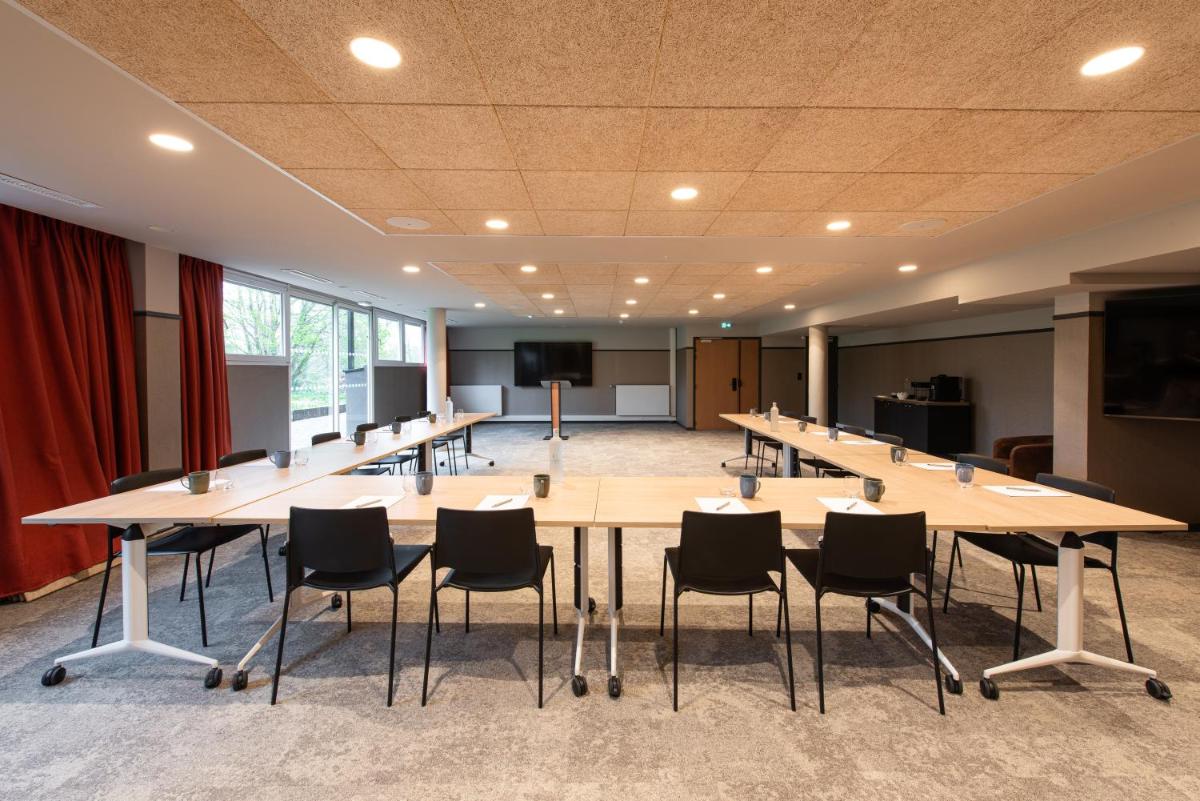 Espace de conférence ou salle de réunion dans l'établissement La Maison OBONO Hôtel & Spa
