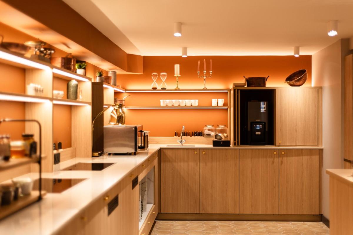 Cuisine ou kitchenette dans l'établissement La Maison OBONO Hôtel & Spa