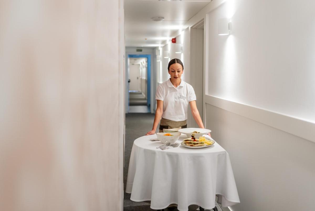 Comida en o cerca de este hotel