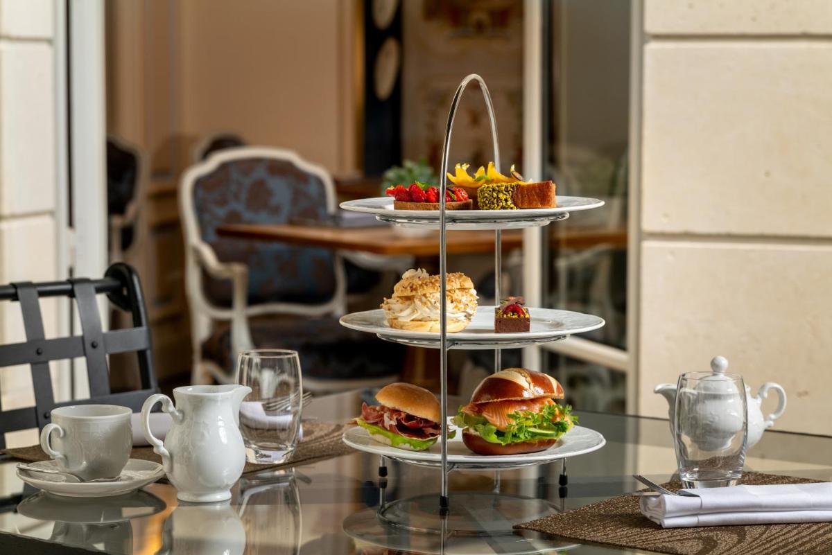 Nourriture dans l'hôtel ou à proximité
