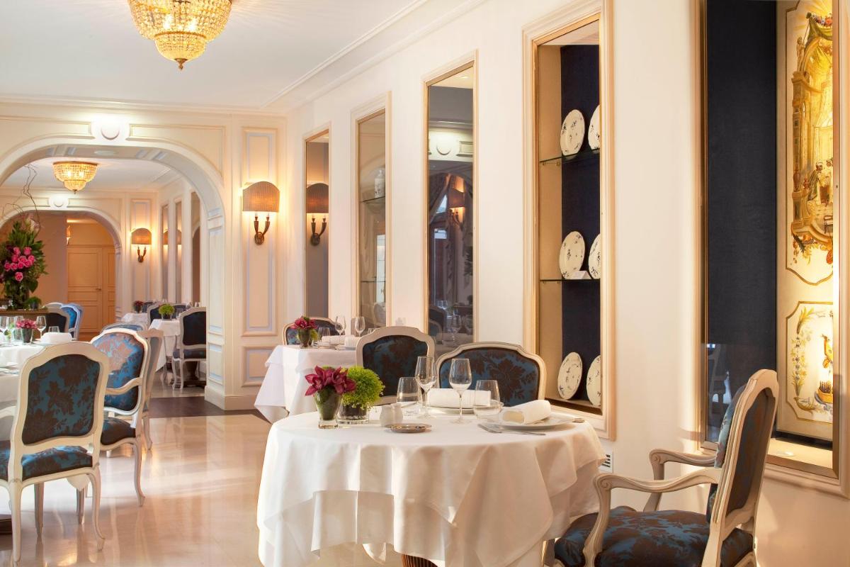 Coin salon dans l'établissement Auberge du Jeu de Paume