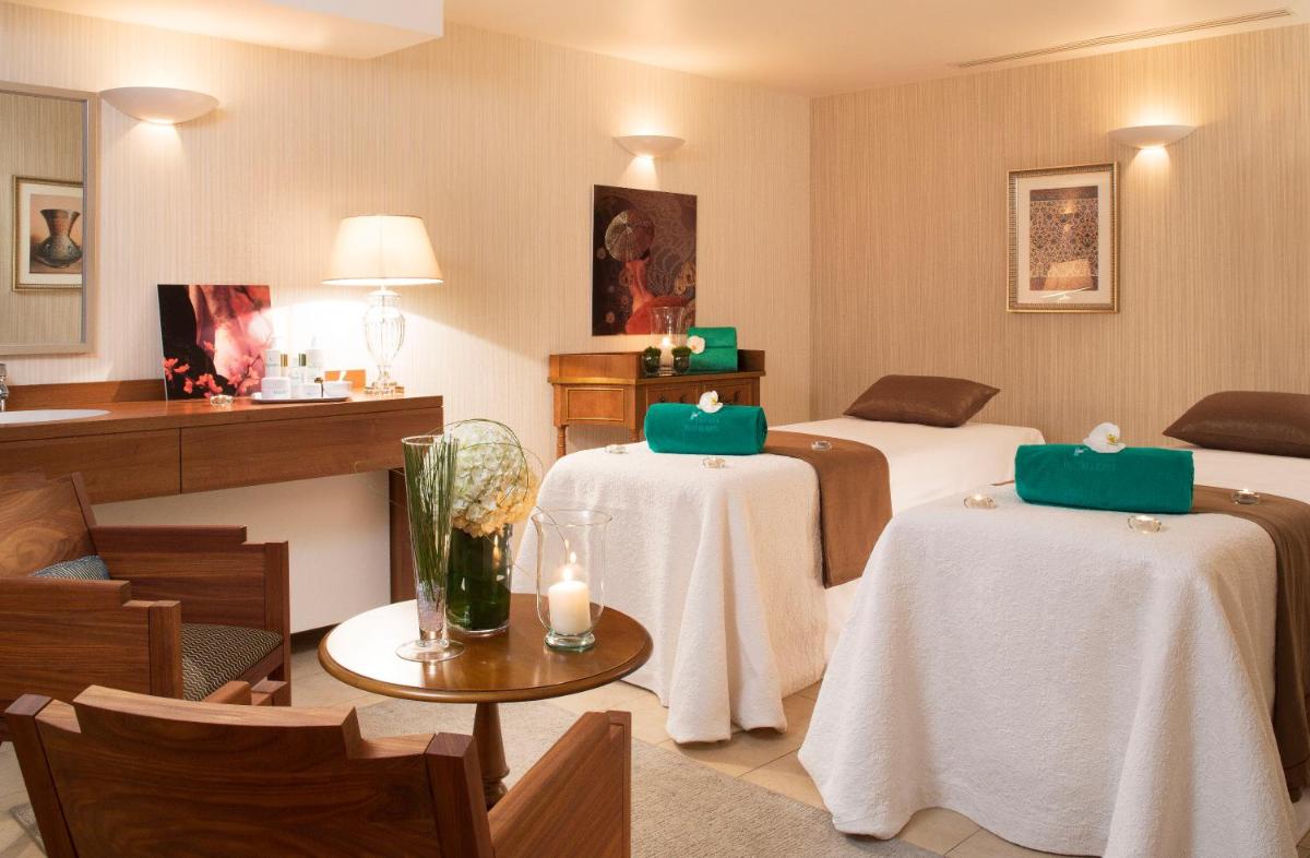 Coin salon dans l'établissement Auberge du Jeu de Paume