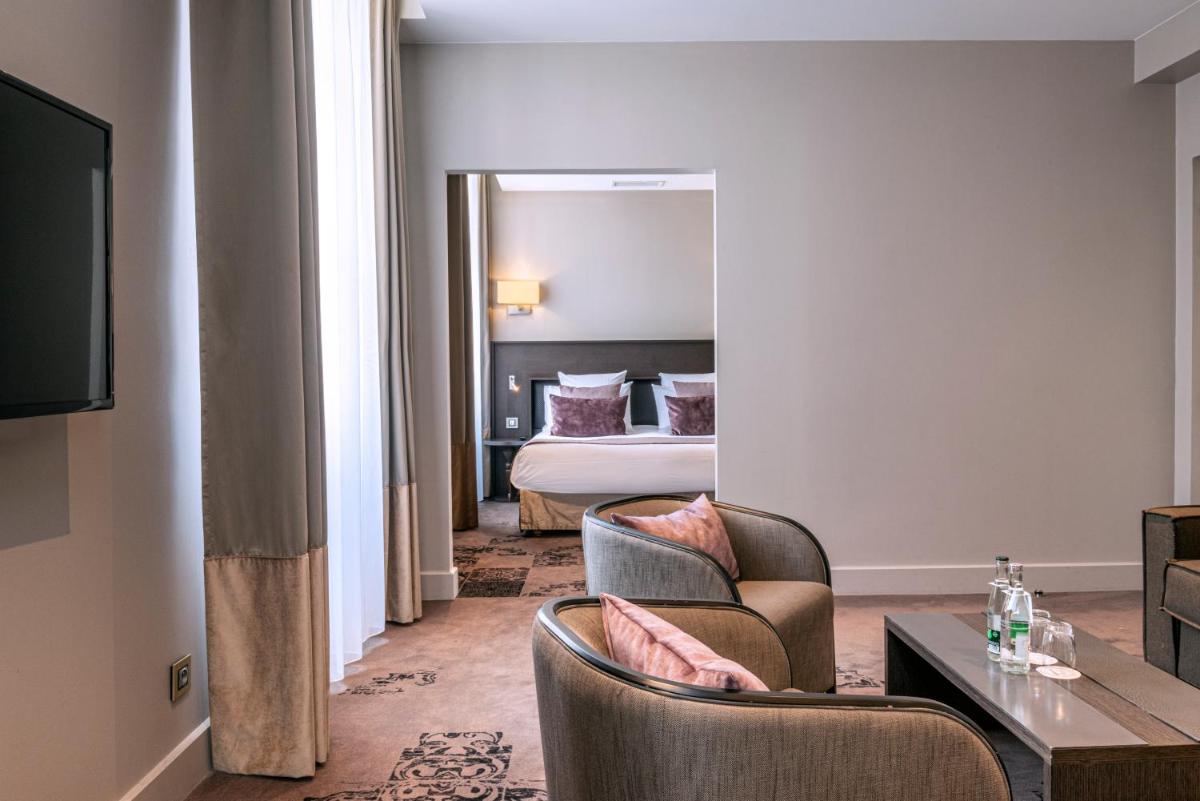 Télévision ou salle de divertissement dans l'établissement La Cour des Consuls Hotel & Spa Toulouse - MGallery Collection