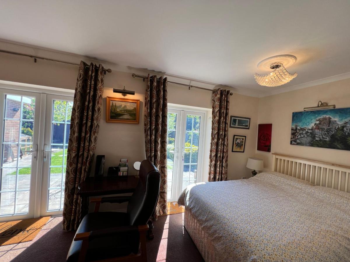 Private Apartment in Windsor - Housity