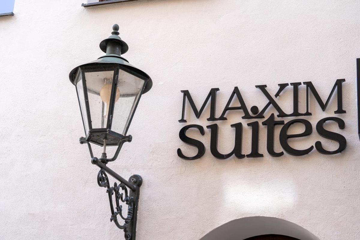 Ein Zertifikat, Auszeichnung, Logo oder anderes Dokument, das in der Unterkunft Maxim Suites by Elias Holl ausgestellt ist