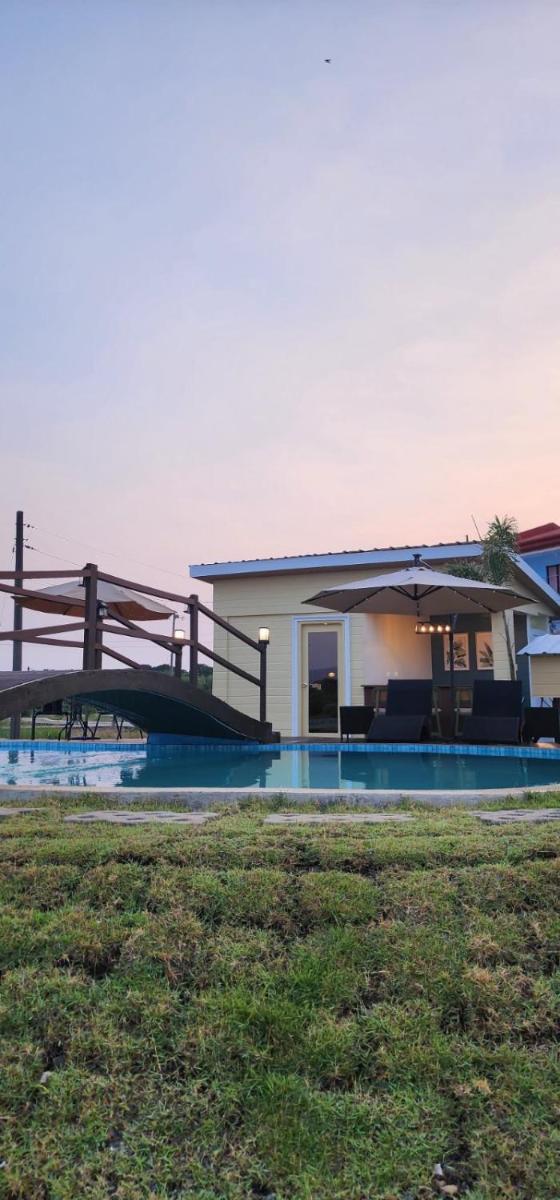 DELUXE ROOM BY THE POOL - Housity