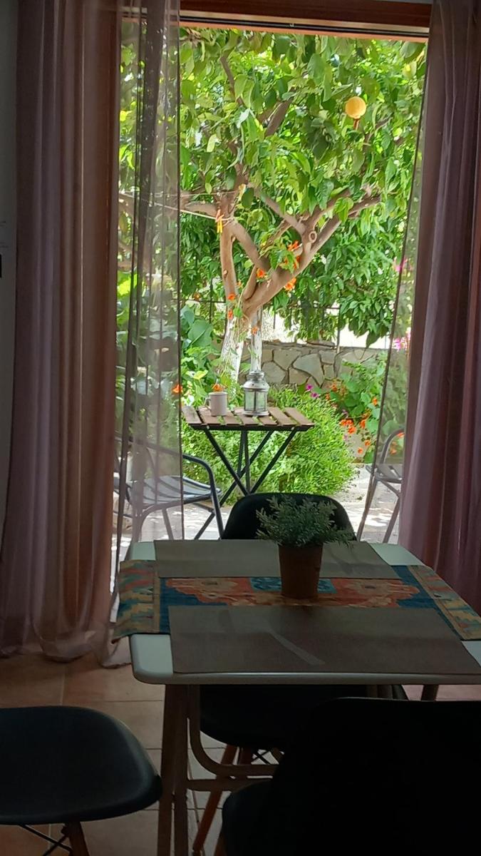 poros apartment in garden - Housity
