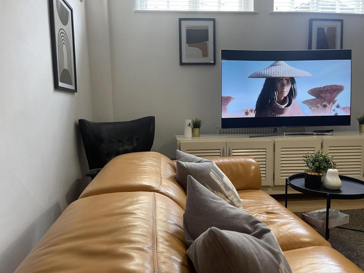 Immaculate 2-Bed Apartment in London - Housity