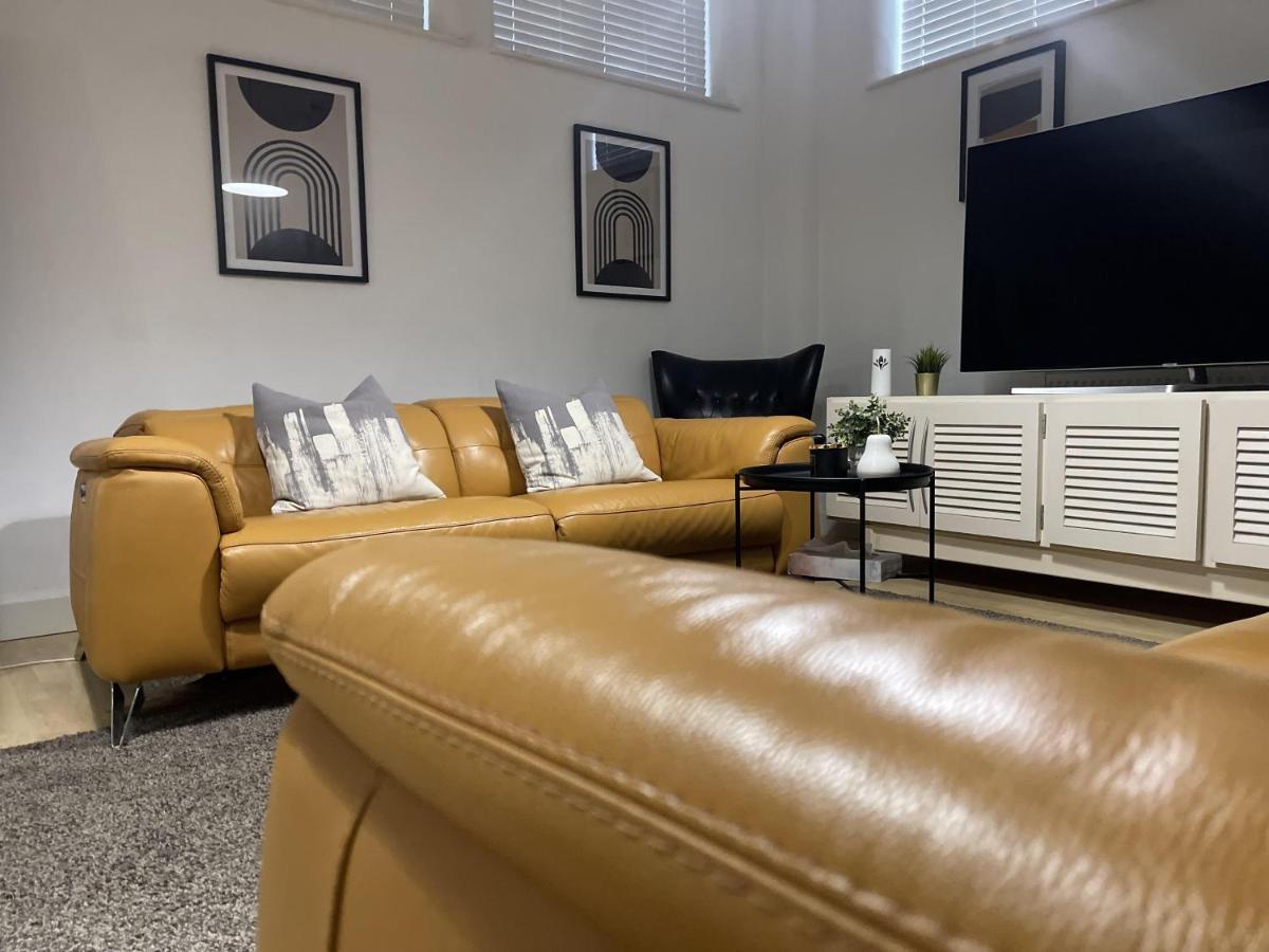 Immaculate 2-Bed Apartment in London - Housity
