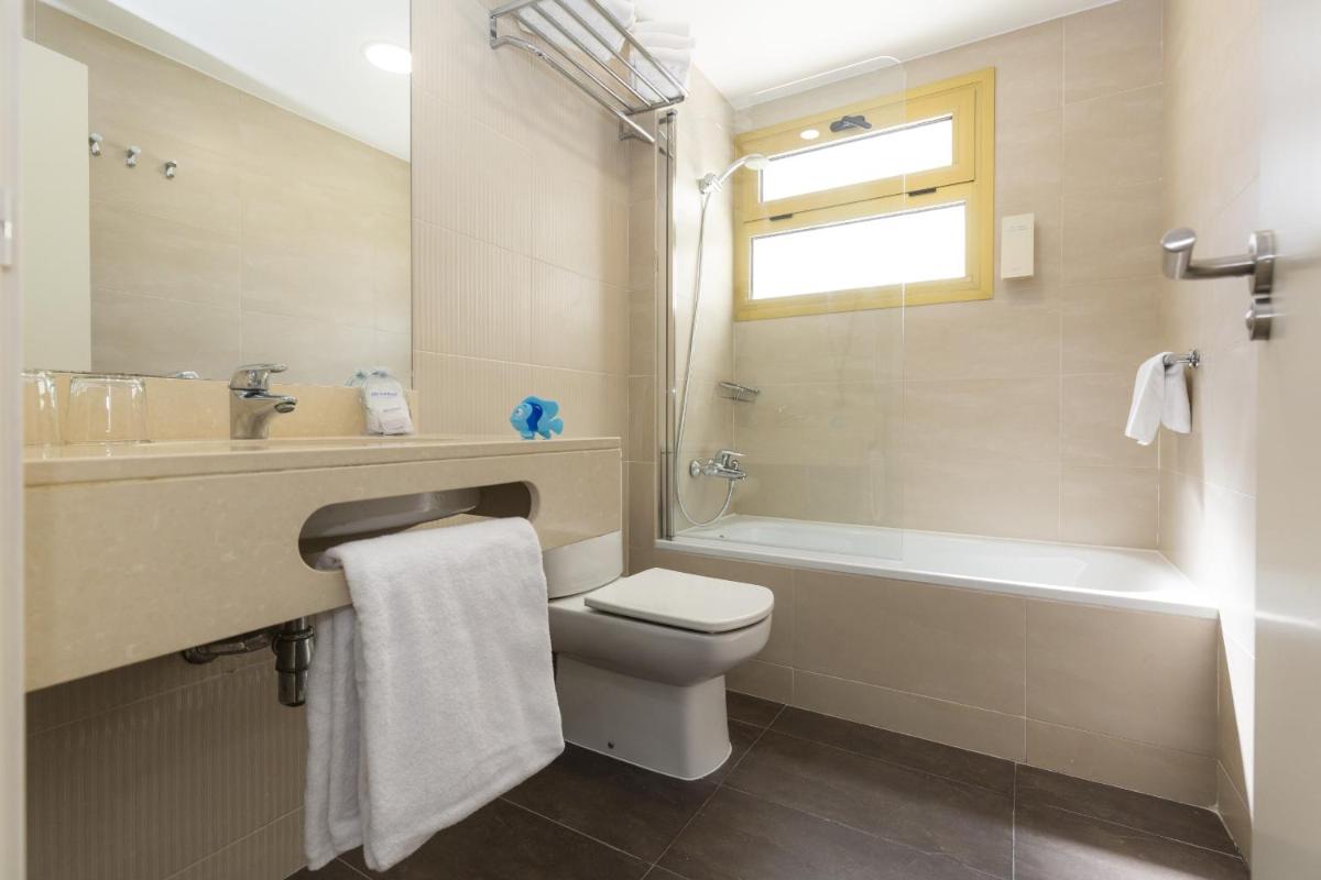 Un baño de Blaumar Hotel