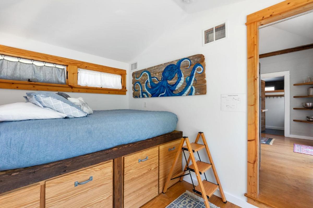 Cape Keepers Cottage - Lighthouse Park - Housity