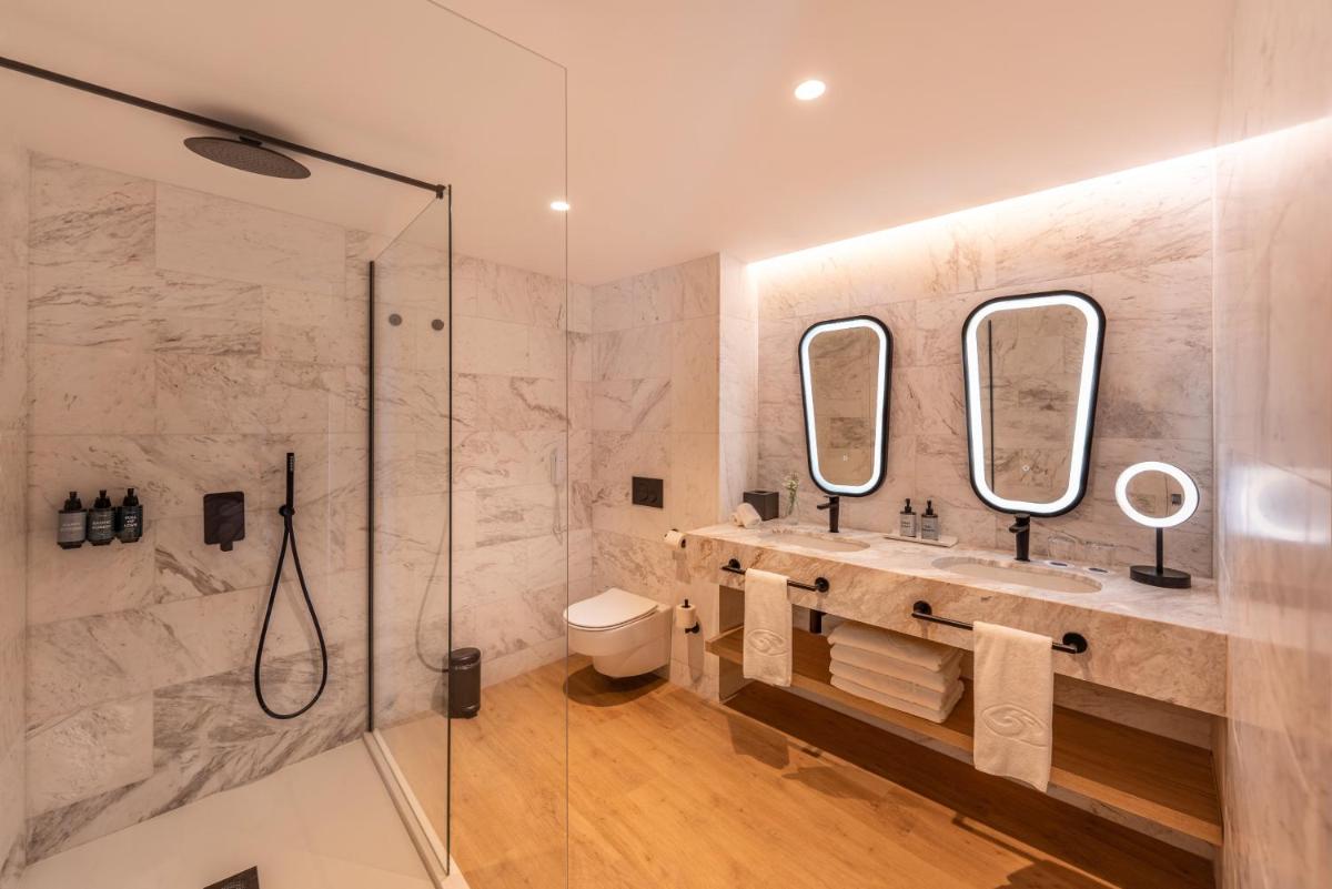 Un baño de Grand Palladium Select Palace Ibiza - All Inclusive