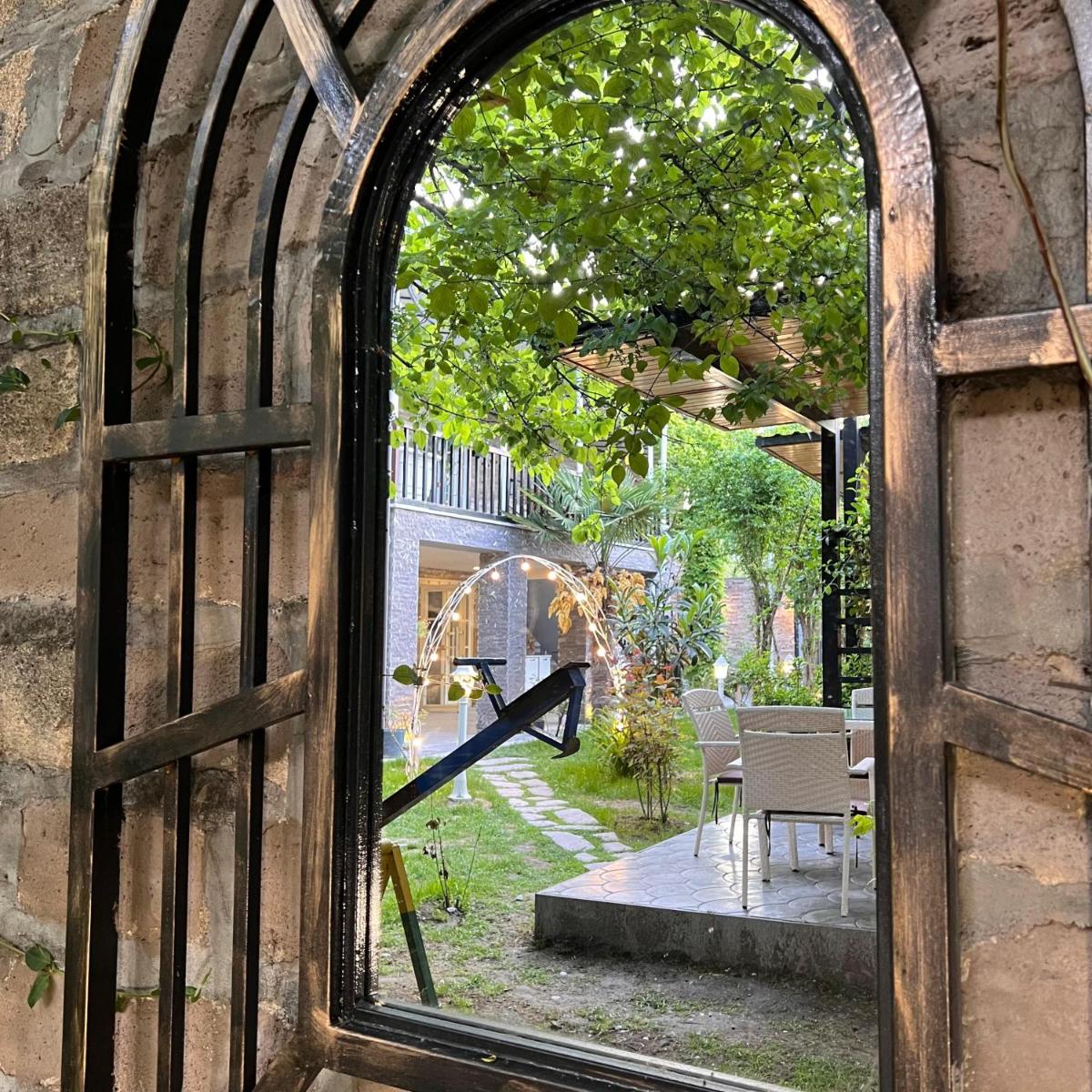 Sheki Hilal Boutigue - Housity
