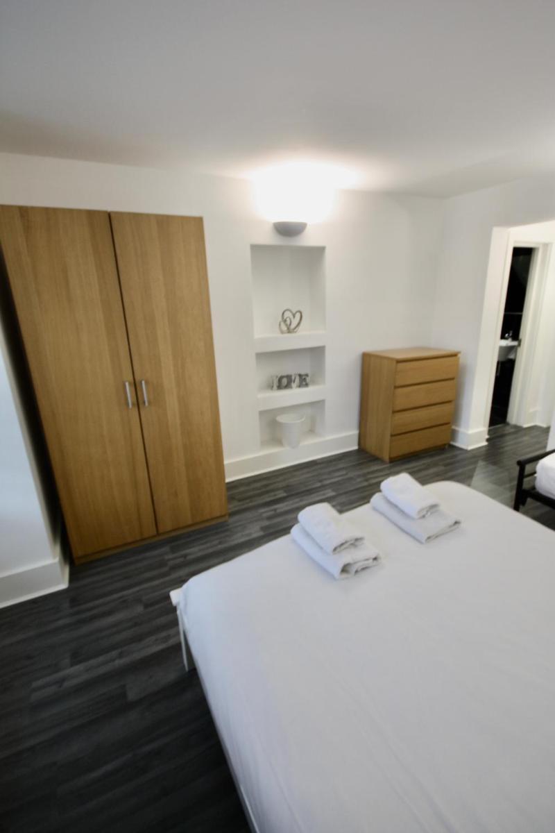 Bournemouth Hot Tub & Sauna Holiday Let - Housity