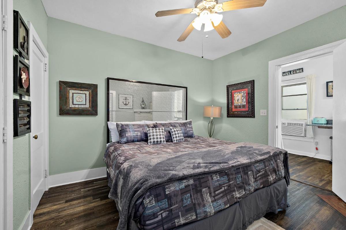 Casa Maria 1- Beachy Apt Mins Walk to Downtown - Housity