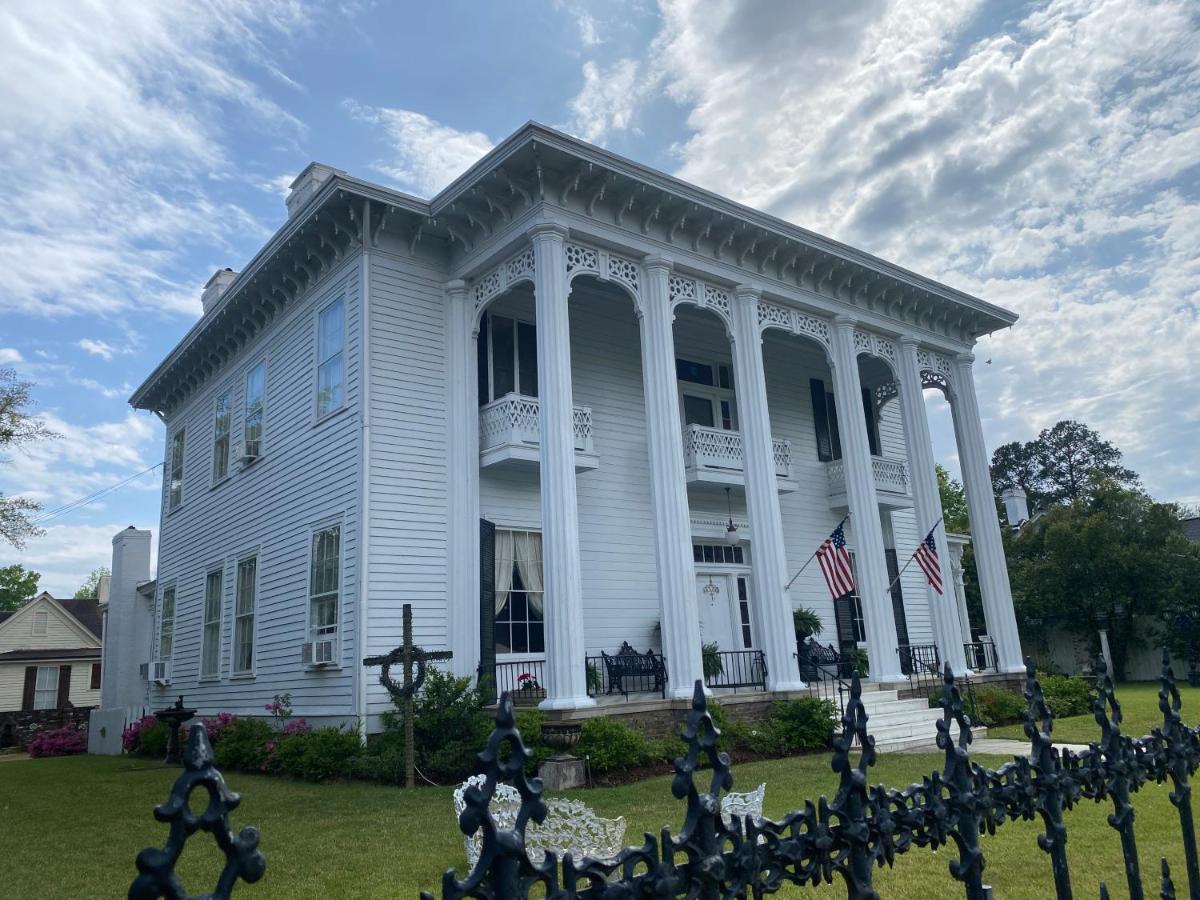 Shadowlawn Bed and Breakfast - Housity