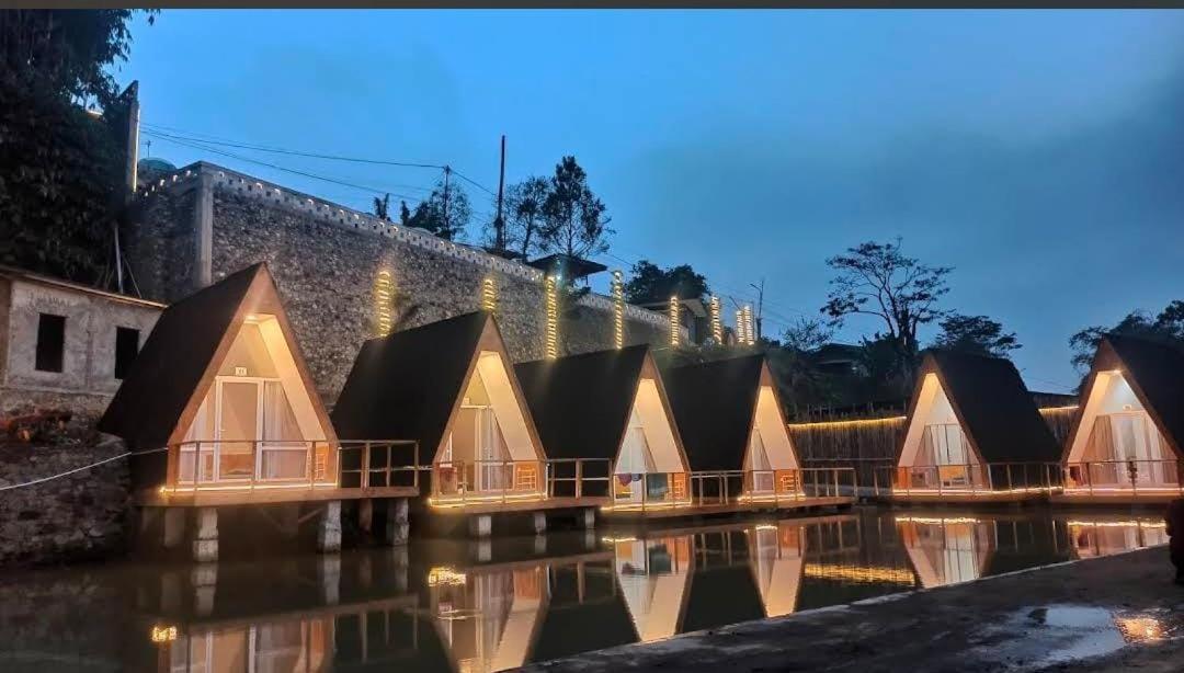 Suitetrails - The Secret Hill Villa and Glamping