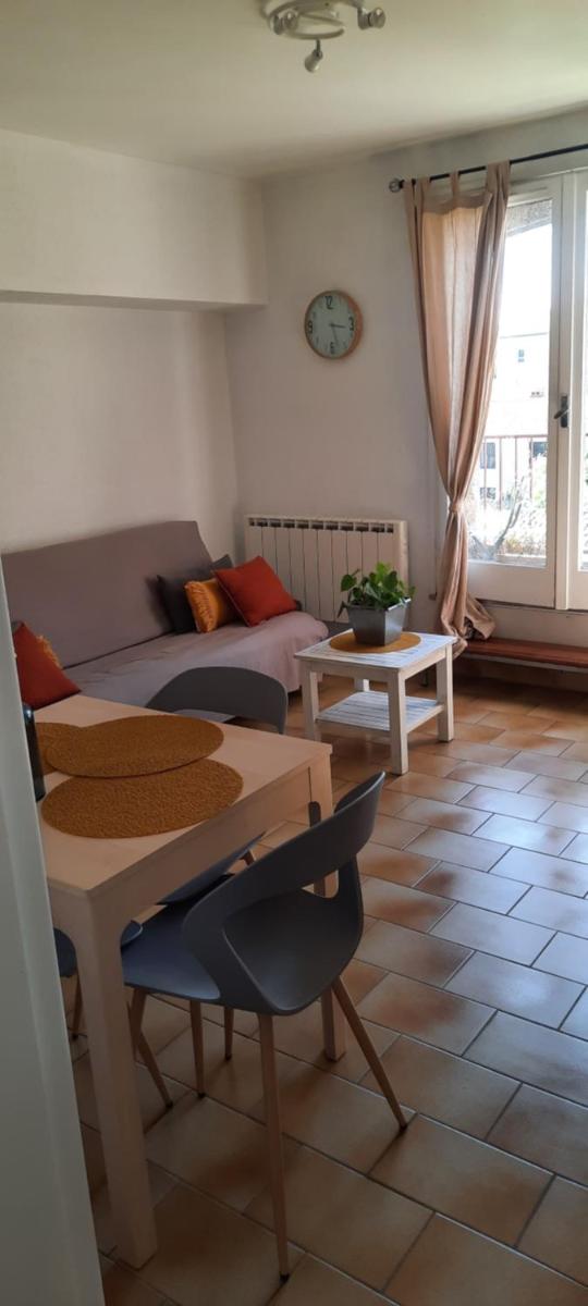 appartement climatisé avec terrasse au coeur de Nyons - Housity