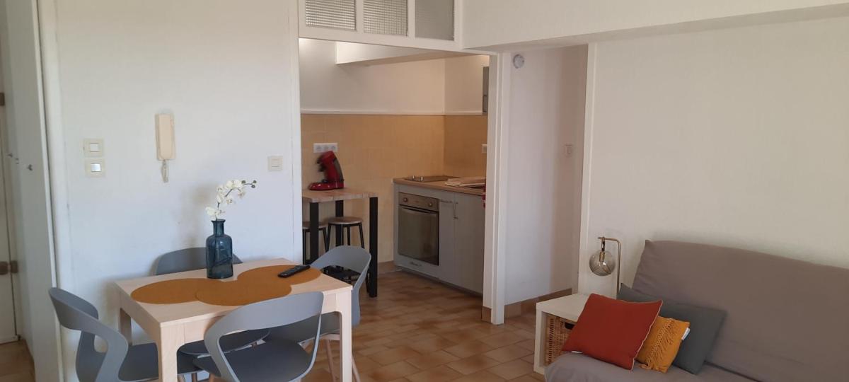 appartement climatisé avec terrasse au coeur de Nyons - Housity